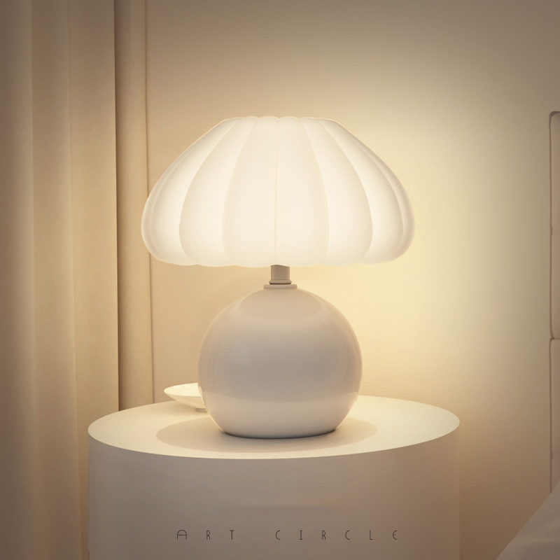 Desk Setup White - Estilo creme lâmpada de mesa cabeceira